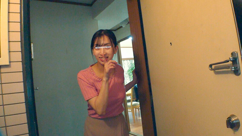 一般男女モニタリングAV 旦那が風呂に入っている約30分だけの限定NTR 清楚で美人な人妻が旦那の横でバレないように連続射精セックスに挑戦！旦那では味わえない年下デカチ○ポの激ピストンに喘ぎ声を我慢しつつも大絶頂！ご無沙汰オマ○コに溢れるほど大量中出し 4組合計1…