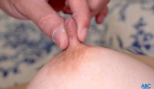 Hカップ地味カワ女子の触る前から勃起の天然デカ乳首をコリコリにして乳首開発！ Boin「山下望結」Box