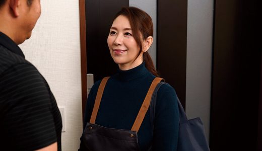 一見普通のおばさん家政婦だが、実は女王様気質のド痴女だった！？ 翔田千里