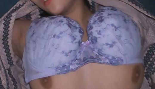 気持ち良くって腰が止まらない！暗闇でライトに浮かぶ熱い不倫旅行セックス！