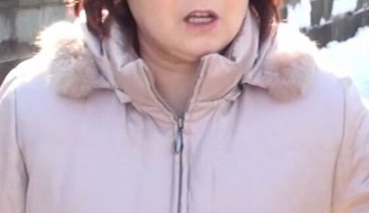 地方の農家で働く素朴な熟女を取材とナンパしてホテルに！性生活を赤裸々に語る熟女になし崩しの中出しSEX！